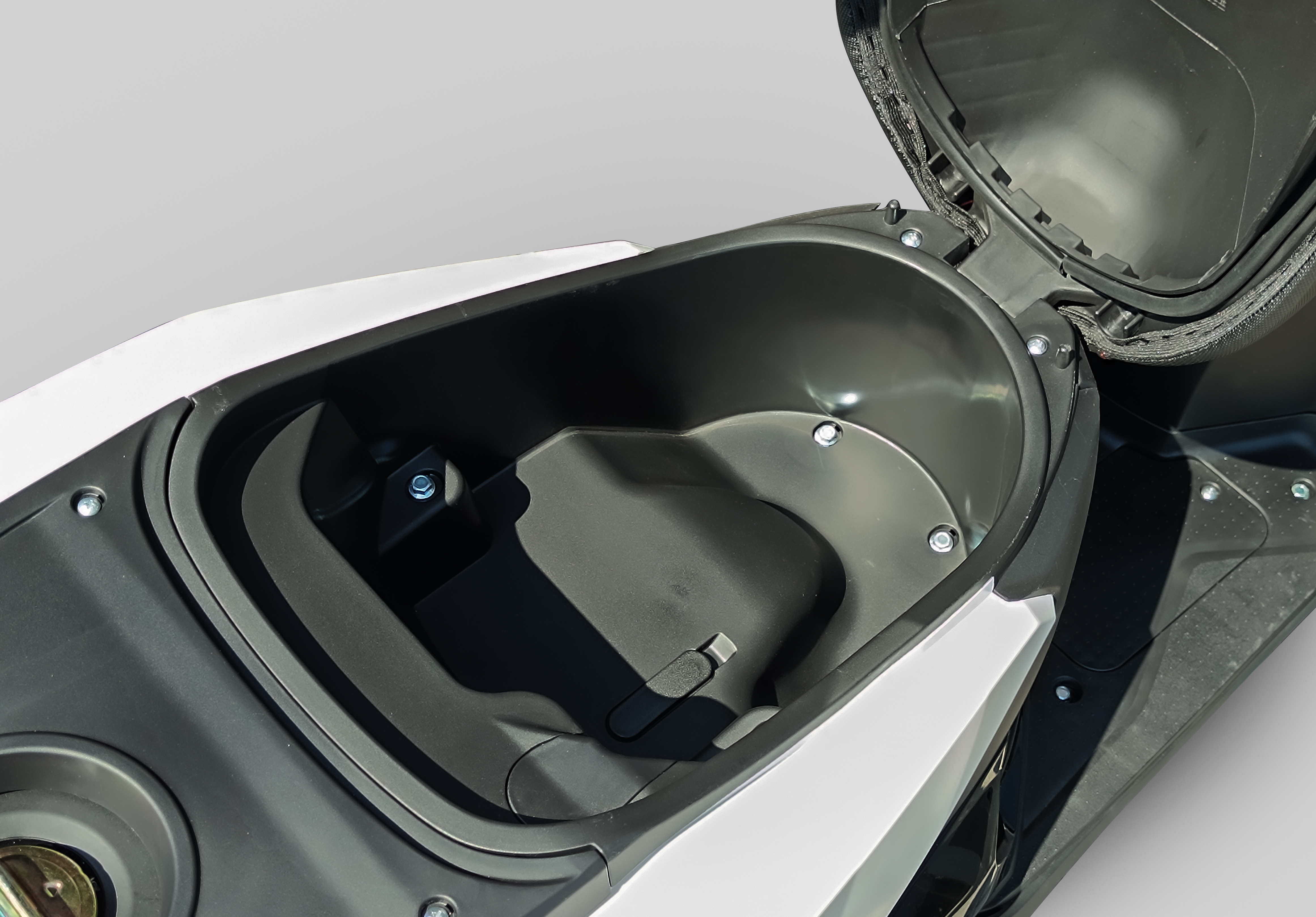 Koltuk Altı Saklama Alanı