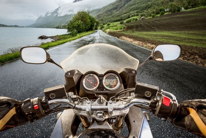 Yağmurlu Havalarda Motosiklet Kullanımı